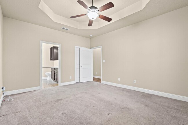 Building Photo - 10421 Fionn Loop