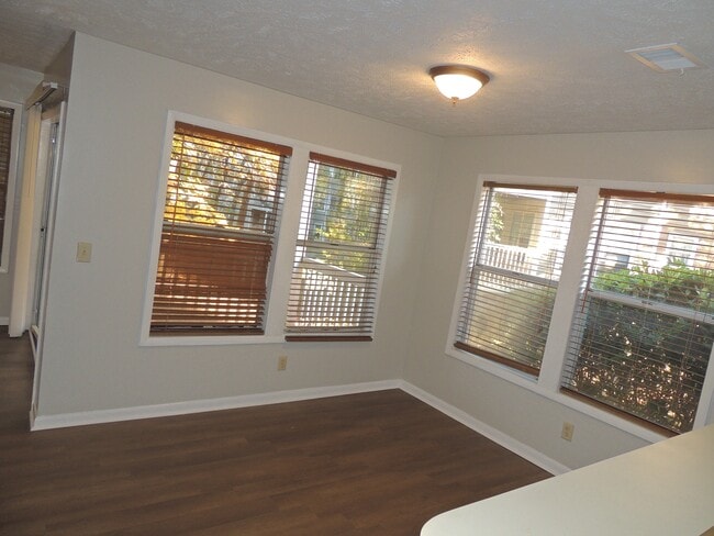 Building Photo - 1018 Wood Creek Dr