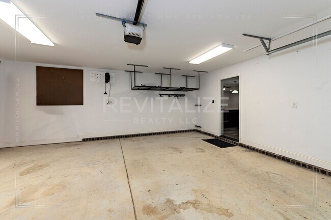 Building Photo - Elegant 4 Bed 3 Bath Cul-de-sac Home in Silverhill