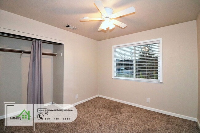 Building Photo - 1947 Mary Lake Dr