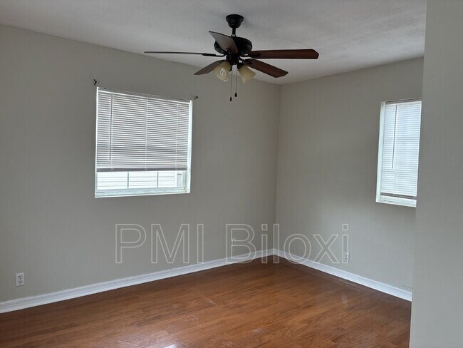 Building Photo - 391 Rodeo Dr