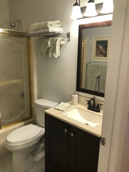 Building Photo - 110 Spring Lake Ct