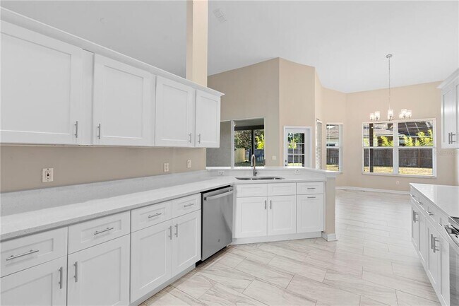 Building Photo - 9885 Montclair Cir
