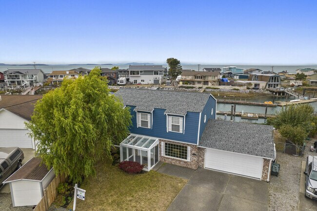 Building Photo - 4132 Matia Dr