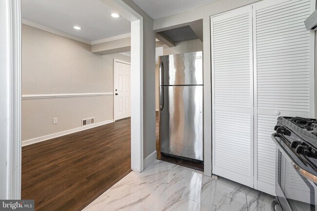 Building Photo - 3815 28th Ave