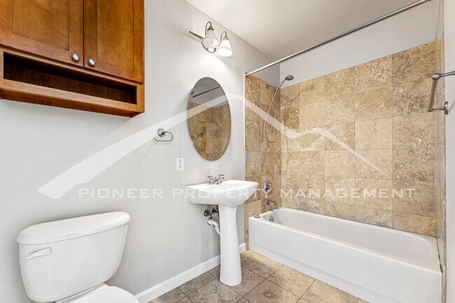 Building Photo - Stunning Condo in Denver with AC in a Grea...