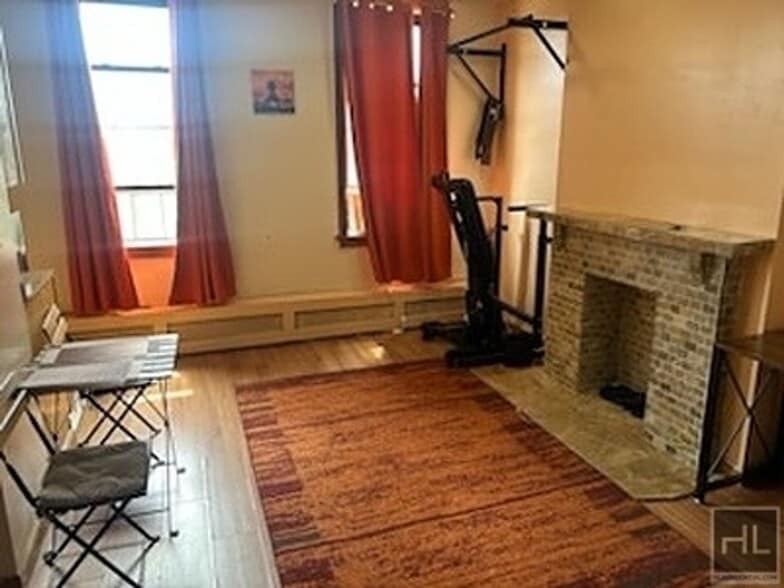 Primary Photo - 11 AVENUE