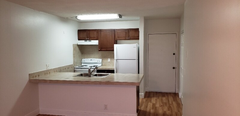 Building Photo - 2501 Riverside Dr