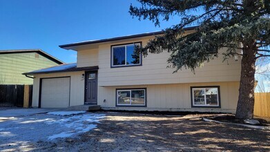 Building Photo - 4 Bedroom, 1.75 Bathroom - Freshly Updated! Available Now!