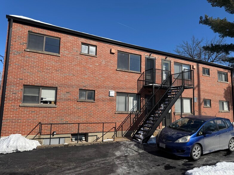 building rear entry - 3948 Brittany Cir