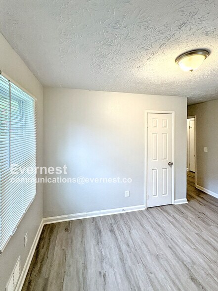 Building Photo - 8802 Homewood Dr