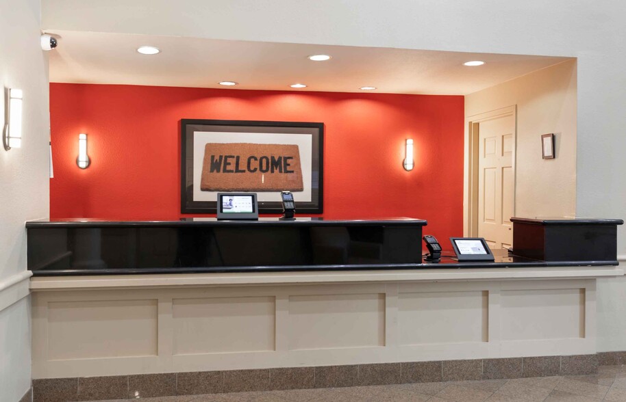 Lobby and Guest Check-in - Furnished Studio - Plano