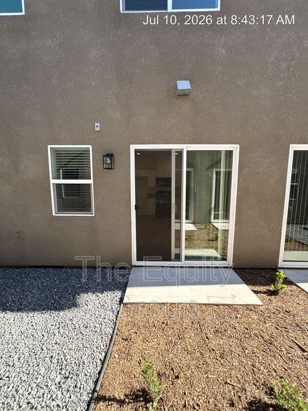 Building Photo - 723 S Pinkham St