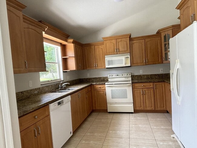 Building Photo - 1341 SW Oriole Ln