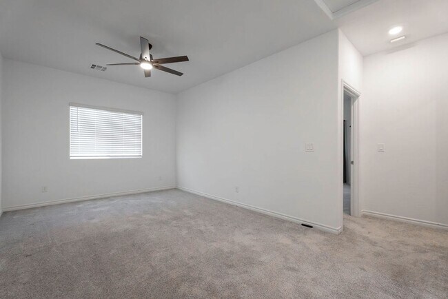 Building Photo - 7126 Calvert Cliffs St