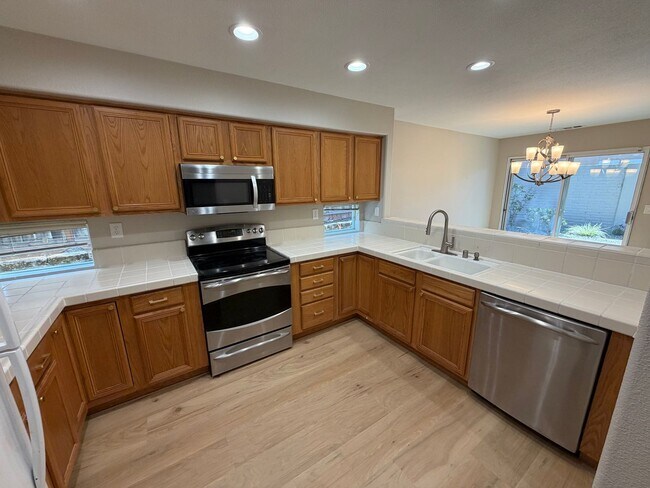 Building Photo - 3 Bed 2.5 Bath Single Family Home In Sam Ramon