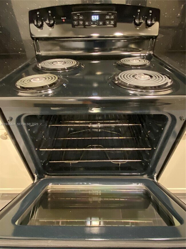 Building Photo - 17051 NE 35th Ave