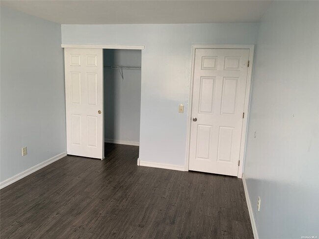 Building Photo - 208 Beach Breeze Pl