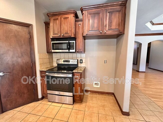 Building Photo - 13204 SW 2nd Terrace