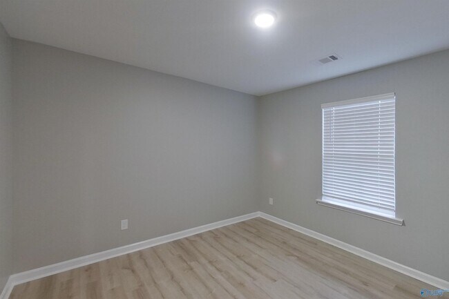 Building Photo - 394 Angela St