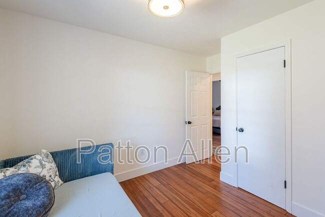 Building Photo - 7 Brookcliff Dr