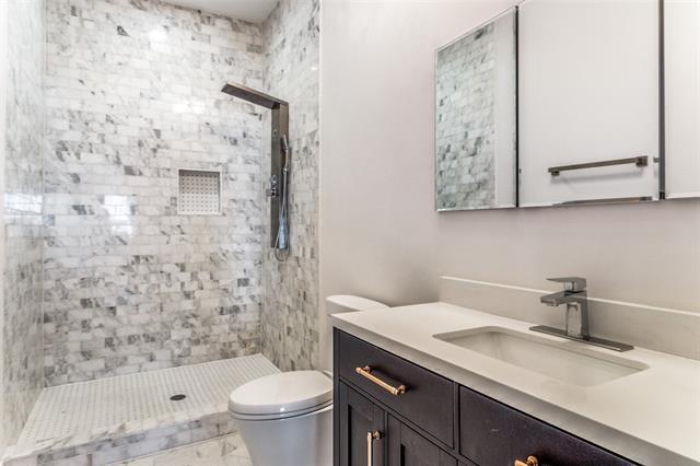Building Photo - 10403 High Hollows Dr