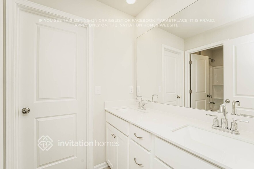 Building Photo - 6481 Fairfax Ct