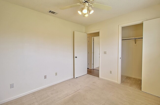 Building Photo - 784 Inwood Dr