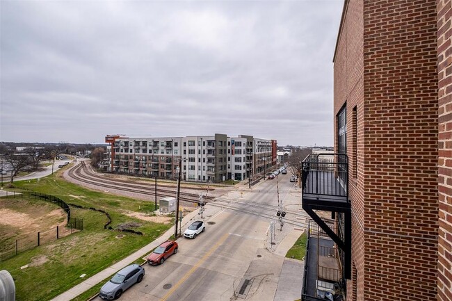 Building Photo - 2235 E 6th St