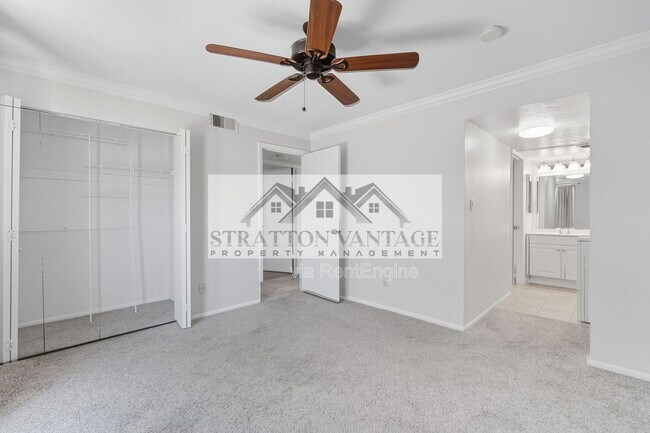 Building Photo - 4114 E Calle Redonda