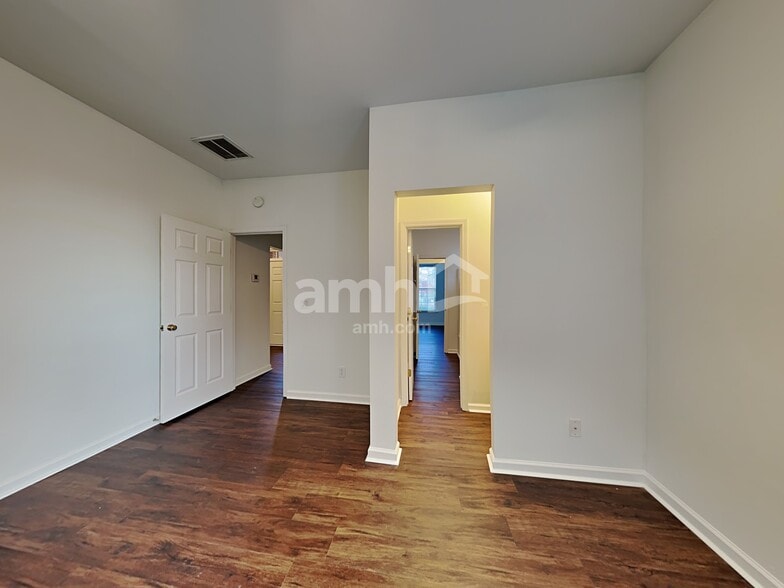 Building Photo - 5 Red Jonathan Ct