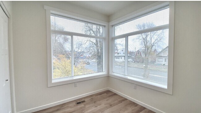 Building Photo - Townhomes on Hamilton