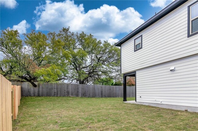 Building Photo - 124 Driftwood Hills Way