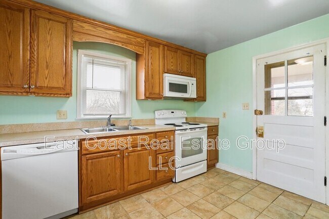 Building Photo - 838 Jenny Wren Dr