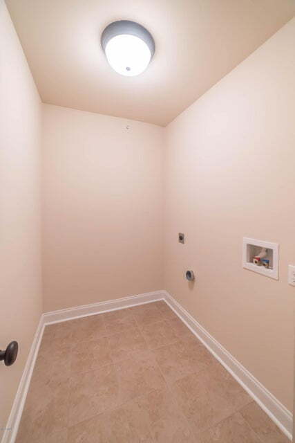 Building Photo - Darling 2b townhome. Close to everything