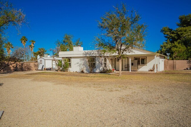 Building Photo - 2321 E Enid Cir