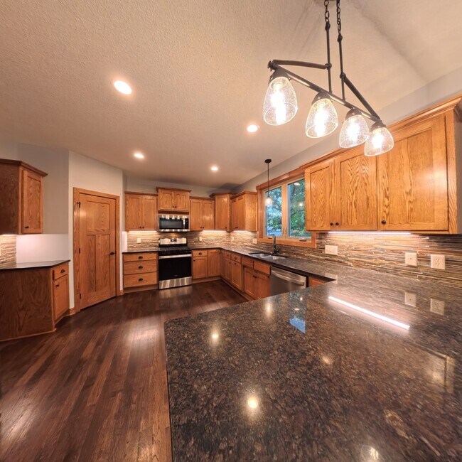 Building Photo - 11956 Castle Rock Ct N