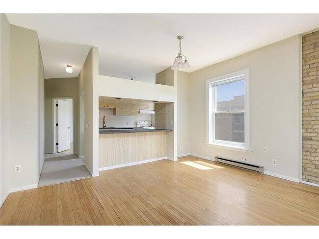 Building Photo - 2421 Emerson Ave S