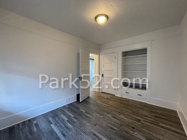 Building Photo - 2 Bedroom 1 Bathroom Duplex