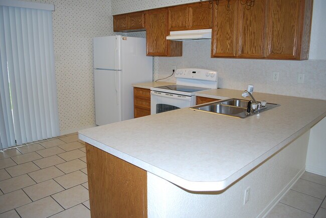 Building Photo - 906 Crymes A