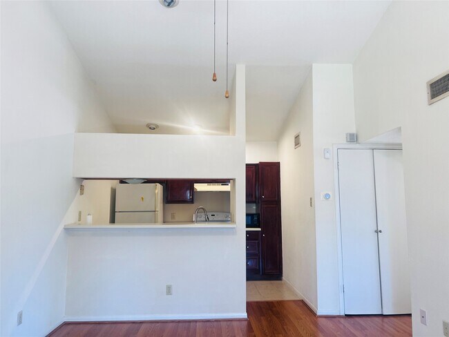 Building Photo - 2121 El Paseo St