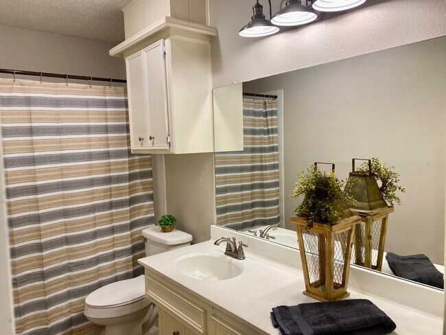 Building Photo - 5539 Auburn St