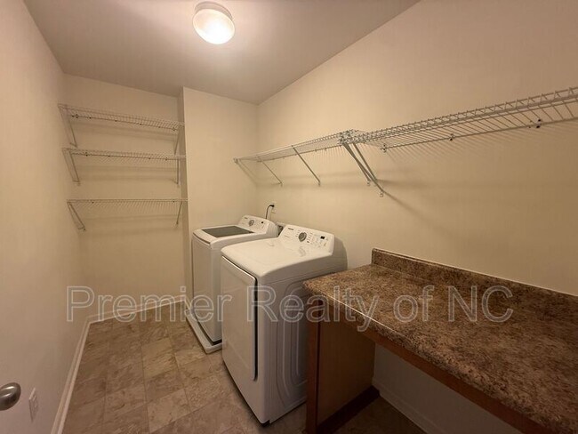 Building Photo - 1085 Bitting Hall Cir