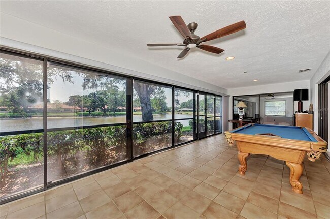 Building Photo - 5651 Golf Pointe Dr
