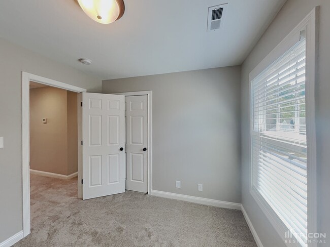 Building Photo - 129 Bonnell Dr