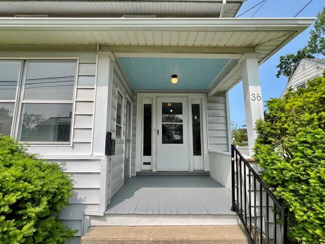 Building Photo - 36 Lindsley Pl