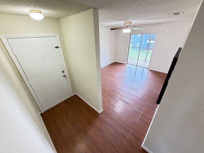 Building Photo - PRICE DROP! Orlando: 2BD/ 2BA - A Bright, Comfortable Home Designed for Everyday Living! WASHER &...