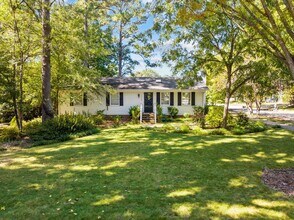 Building Photo - Gorgeous 3 Bedroom Ranch in North Raleigh, updated, pet friendly, fenced-in yard!