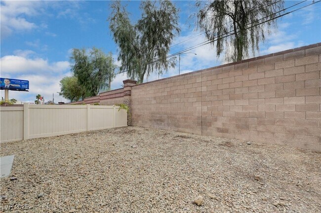 Building Photo - 4855 Double Down Dr