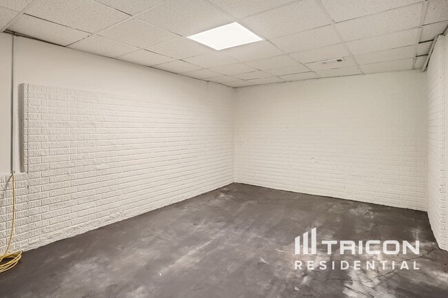 Building Photo - 160 Rock Hill Dr
